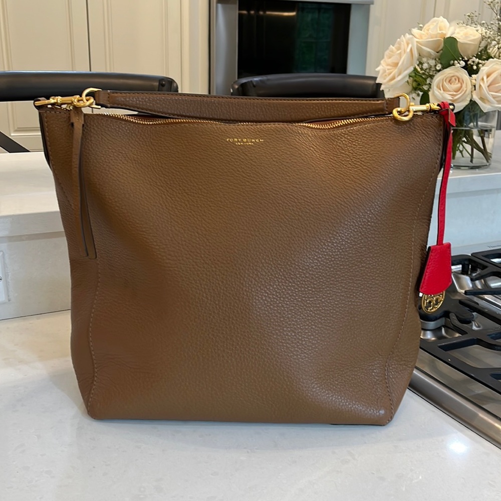 EUC!!! Tory Burch Bucket Bag